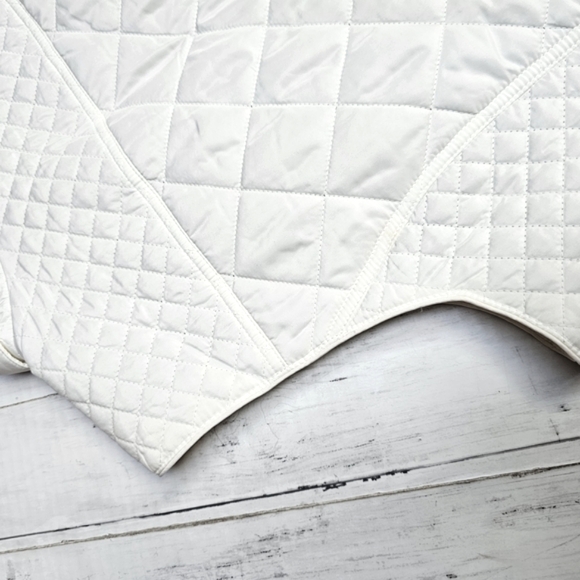 Crown & Ivy White Quilted Puffer Vest Gold Zip up w/ Zip Pockets Collar Size XXL - Picture 14 of 16